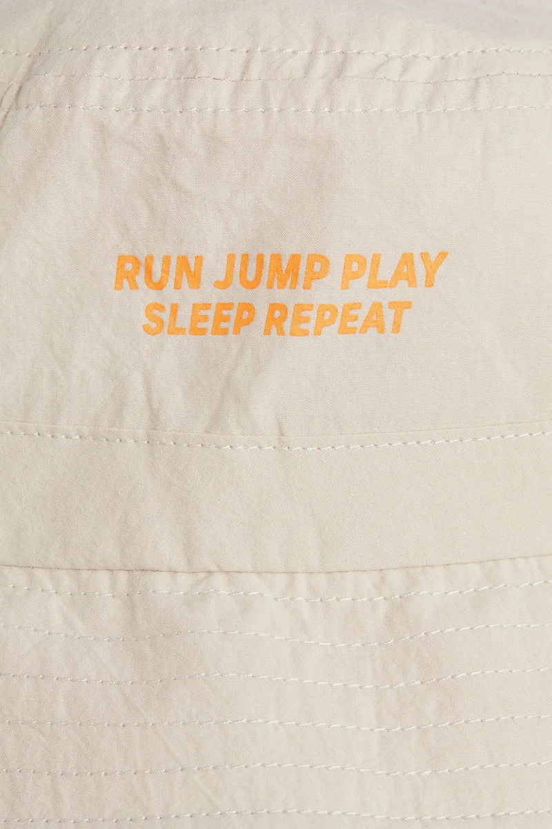 اتش اند ام قبعة دلو